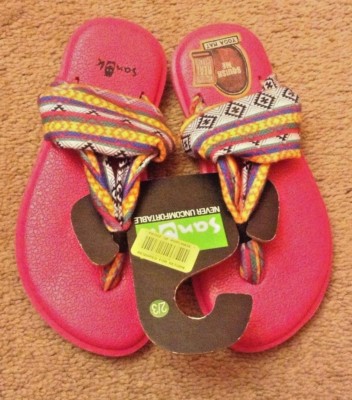 sanuk pink flip flops