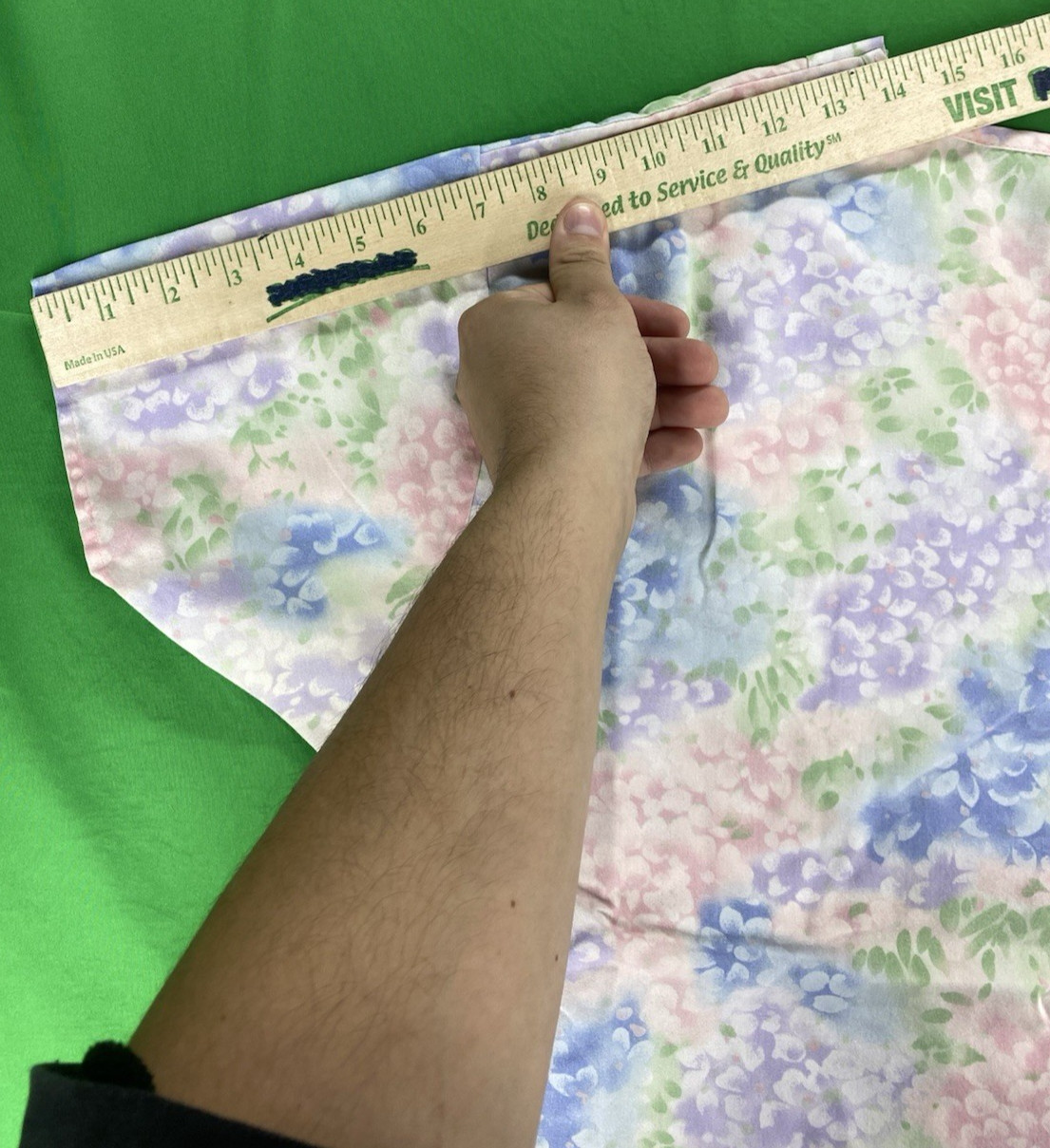 Medium Multi-Colored Flower Patterned Crest Scrub… - image 6