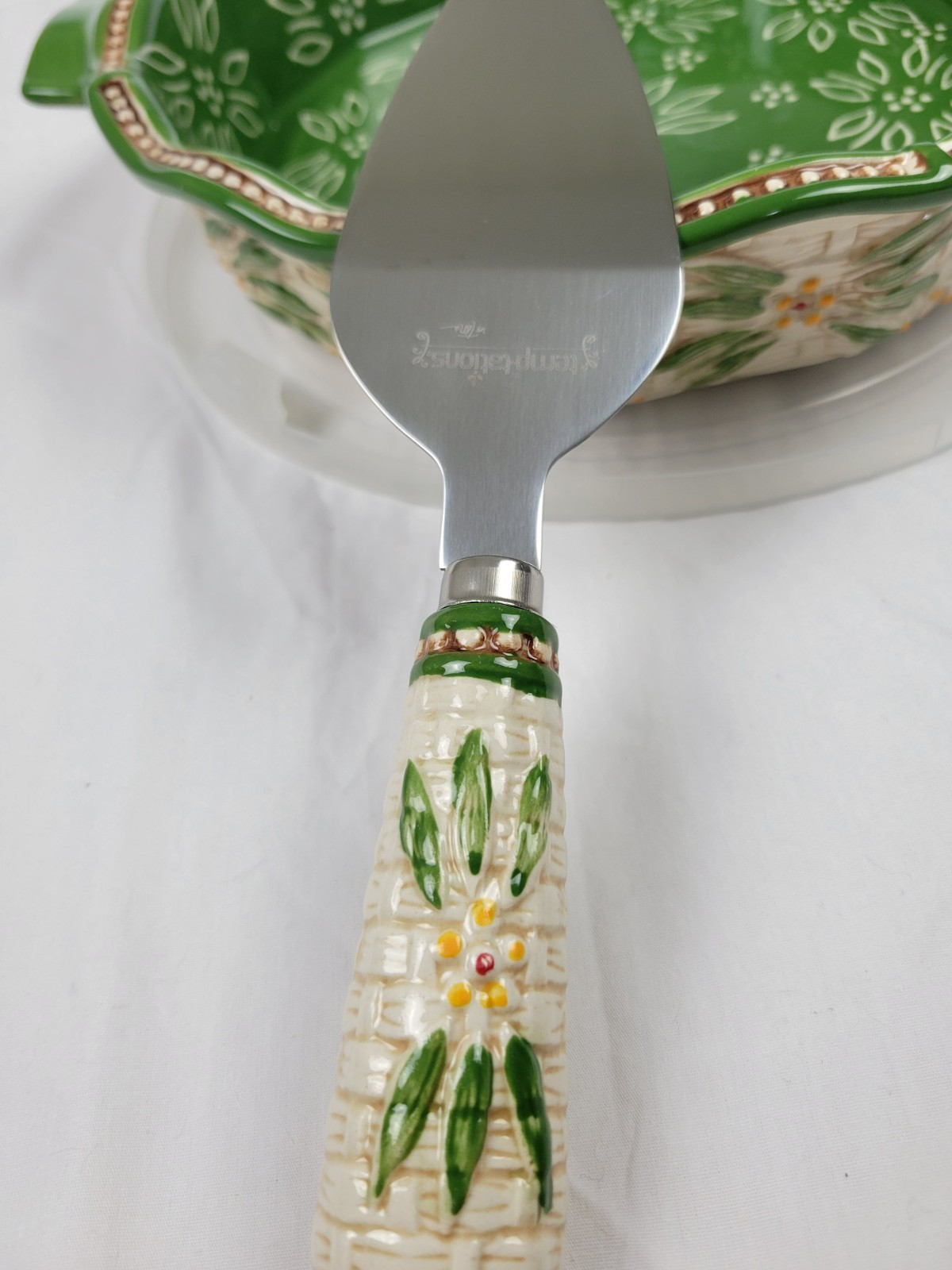 Temp-tations Old World Green Basketweave 9" Pie Plate Handles w/Lid & Pie Server