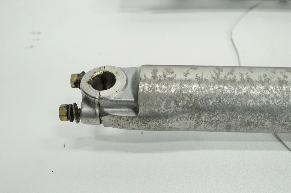 Harley Dyna Wide Glide 1994 OEM juego de triple árbol delantero y patas de horquilla derecha deslizantes Foto 2 de 4