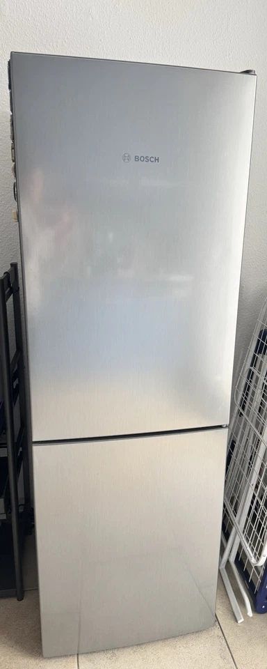 Bosch KGV33VLEA Serie 4 Freistehende Kühl-Gefrier- Kombination - INOX