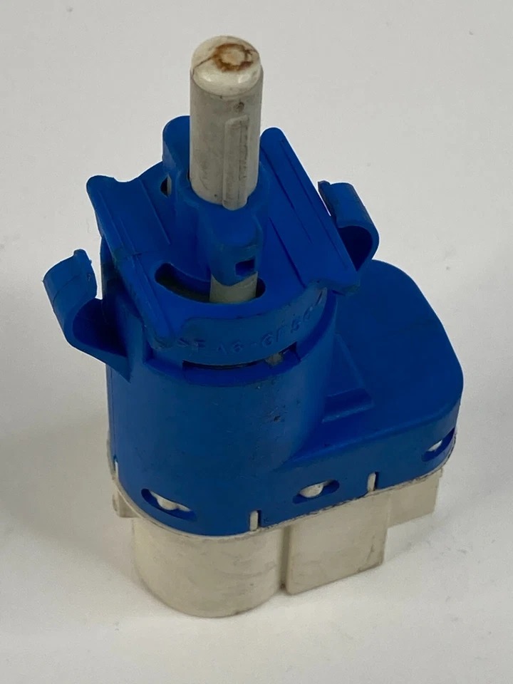 Interruptor de control de luz de freno Ford Flex 2009-2019 3M5T-9C872-AC OEM Foto 3 de 4