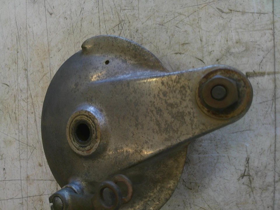 Honda CA95 Benly 150 1963-1966 rueda trasera tambor placa freno montaje Foto 3 de 4