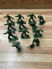 Vintage Plastic Green Army Men Lot of 12