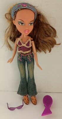 Bratz Fashion Collection Fianna Doll With Outfit Shoes And Glasses MGA