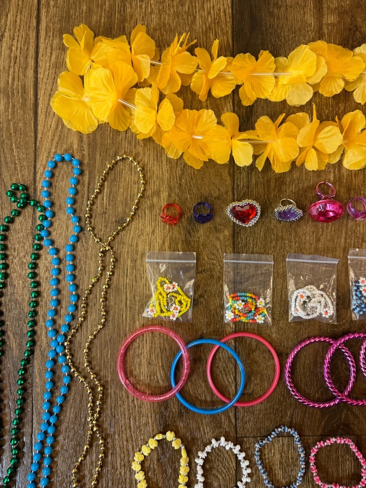 Lote de 64 peças de joias para meninas pequenas prêmios pulseiras anéis brincos colar - Imagem 3 de 4