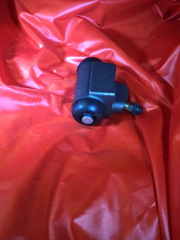 Cilindro de rueda de freno de tambor trasero izquierdo Dorman # W37591 Foto 3 de 4