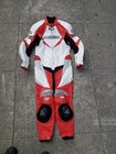 MOTORCYCLE LEATHERS 1 PIECE RACING SUIT. SIZE 44 US. ARMORED. FIELDSHEER. NEW.