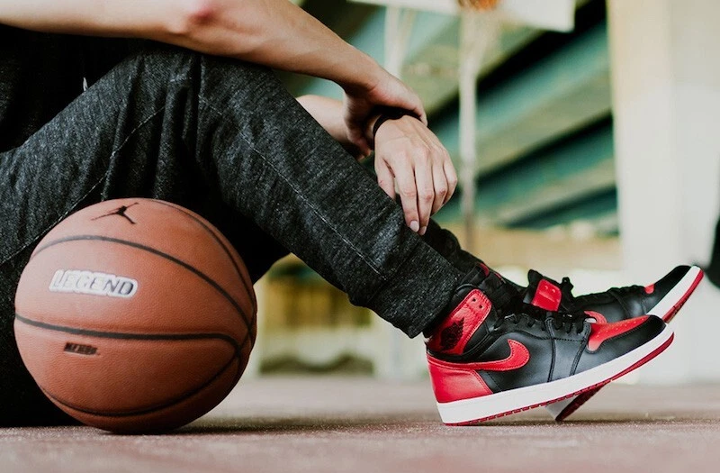 Air jordan 1 retro high deals og black varsity red white