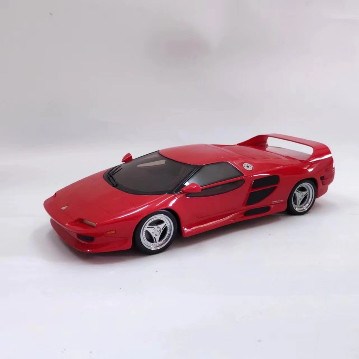 BoS models 1/18 Vector M12 1995 red Limited Edition of 204 BoS models 1/18 Vector M12 1995 red Limited Edition of 204