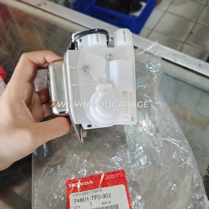 Genuine Tailgate Trunk Lock Assy 08-13 Honda Jazz Fit 74801-TF0