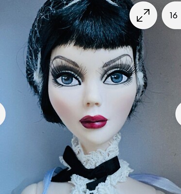 TONNER EVANGELINE GHASTLY Seeing Thru The Darkness Doll, ohne Perücke