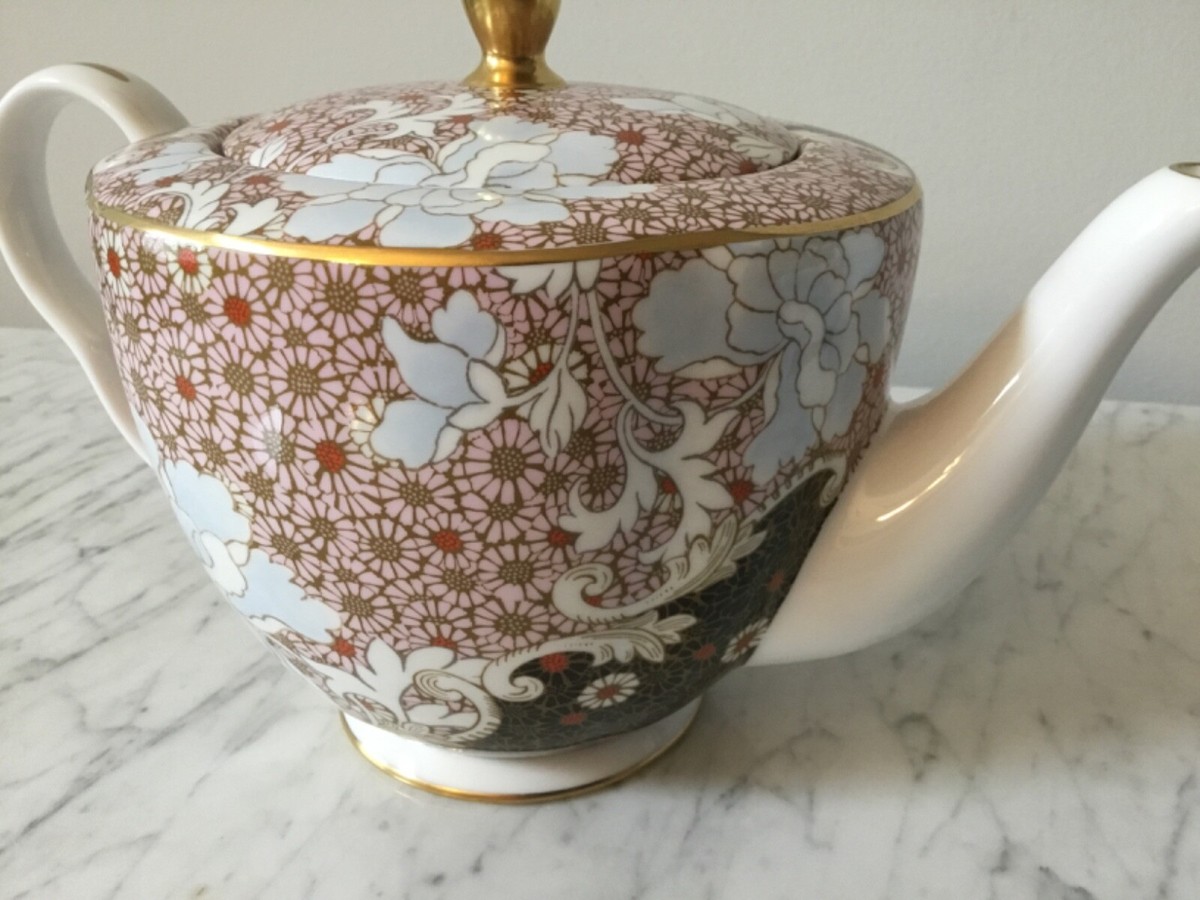 Wedgwood Daisy Large Tea Pot Bone China Gold Chrysanthemums from 