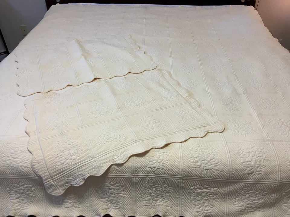 Cobertor Completo Vintage Martha Stewart Floral Matelasse y 2 Fundas Amarillo Cremoso Foto 2 de 4