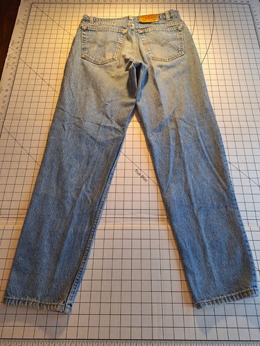 Mens 550 Levis Blue Jeans 33X32 Relaxed Tapered USA Vintage Well Worn - Picture 3 of 16
