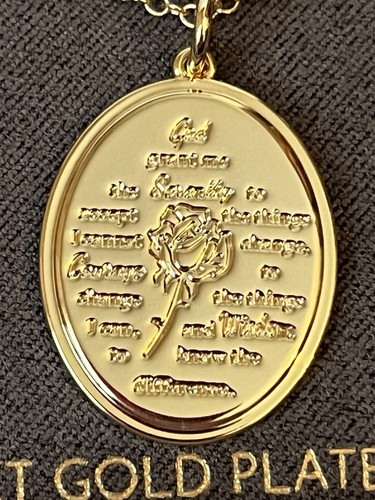 Lussoro 18kt Gold Plated God Grant Me the Serenity Prayer Pendant Necklace - Picture 2 of 6