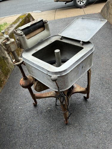 Vintage Electric Maytag Roller Wringer Washing Machine