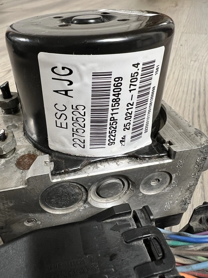 Módulo de bomba acumuladora de freno antibloqueo ABS 2011-2016 Cadillac SRX OEM 22752525 Foto 3 de 4