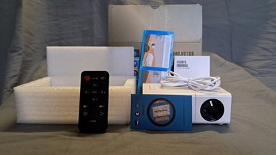 Moman Electronics YG300 Mini LED Portable Projector White Tested Working W/ Box