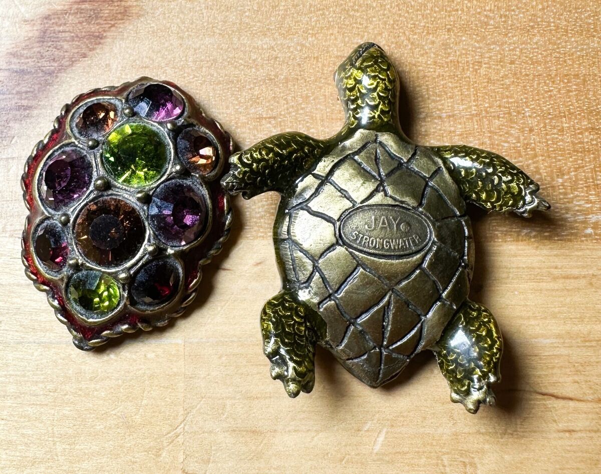 Jay Strongwater Swarovski Jeweled Turtle Small Trinket Box Jay Strongwater Swarovski Jeweled Turtle Small Trinket Box
