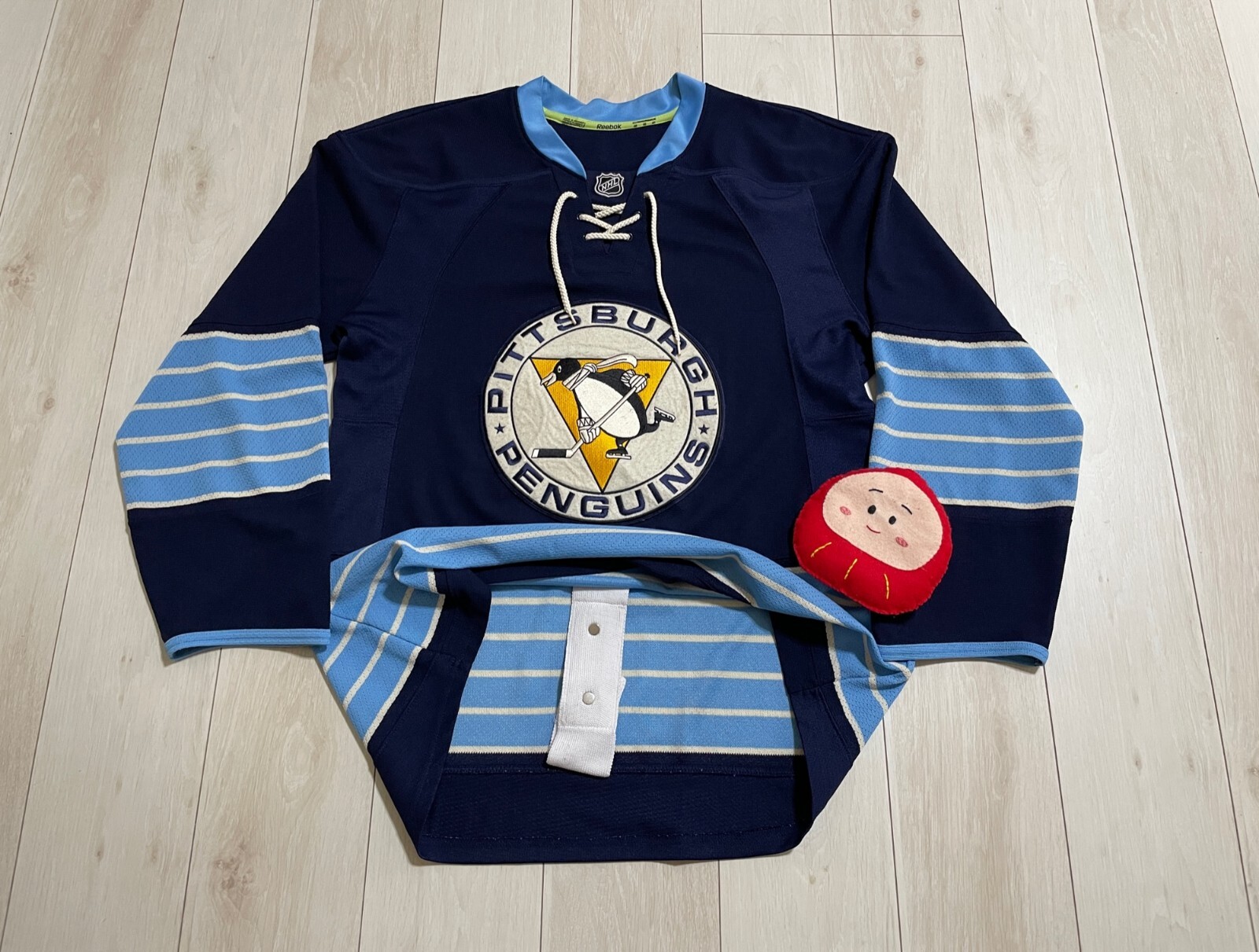 Which team has the nicer Winter Classic jersey: the Penguins or