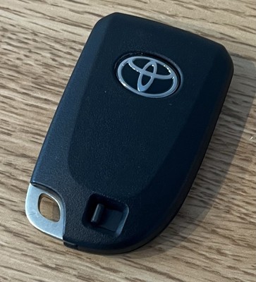 Toyota Hiace 3 Button Genuine Smart key 007YUUL0776 RHD OEM Japan
