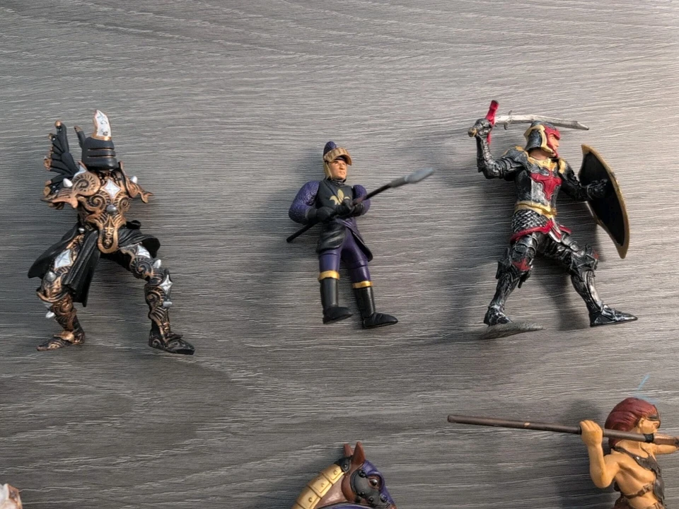 Lote de 10 figuras de acción medievales de Papo Foto 3 de 4