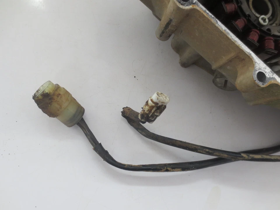 Estator Arctic Cat 650 V2 2005 usado OEM con cubierta lateral del motor Foto 3 de 4