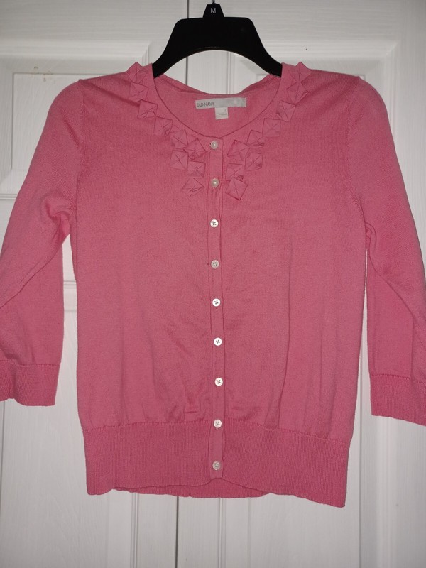 LADIES CORAL COLORED  BUTTON UP CARDIGAN W/ GEOMETRIC DESIGN AROUND NECKLINE SML