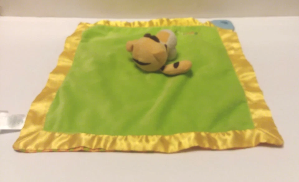 Manta de seguridad Disney Baby Green Tigger Lovey Winnie The Pooh satinado 13"x13" Foto 3 de 4