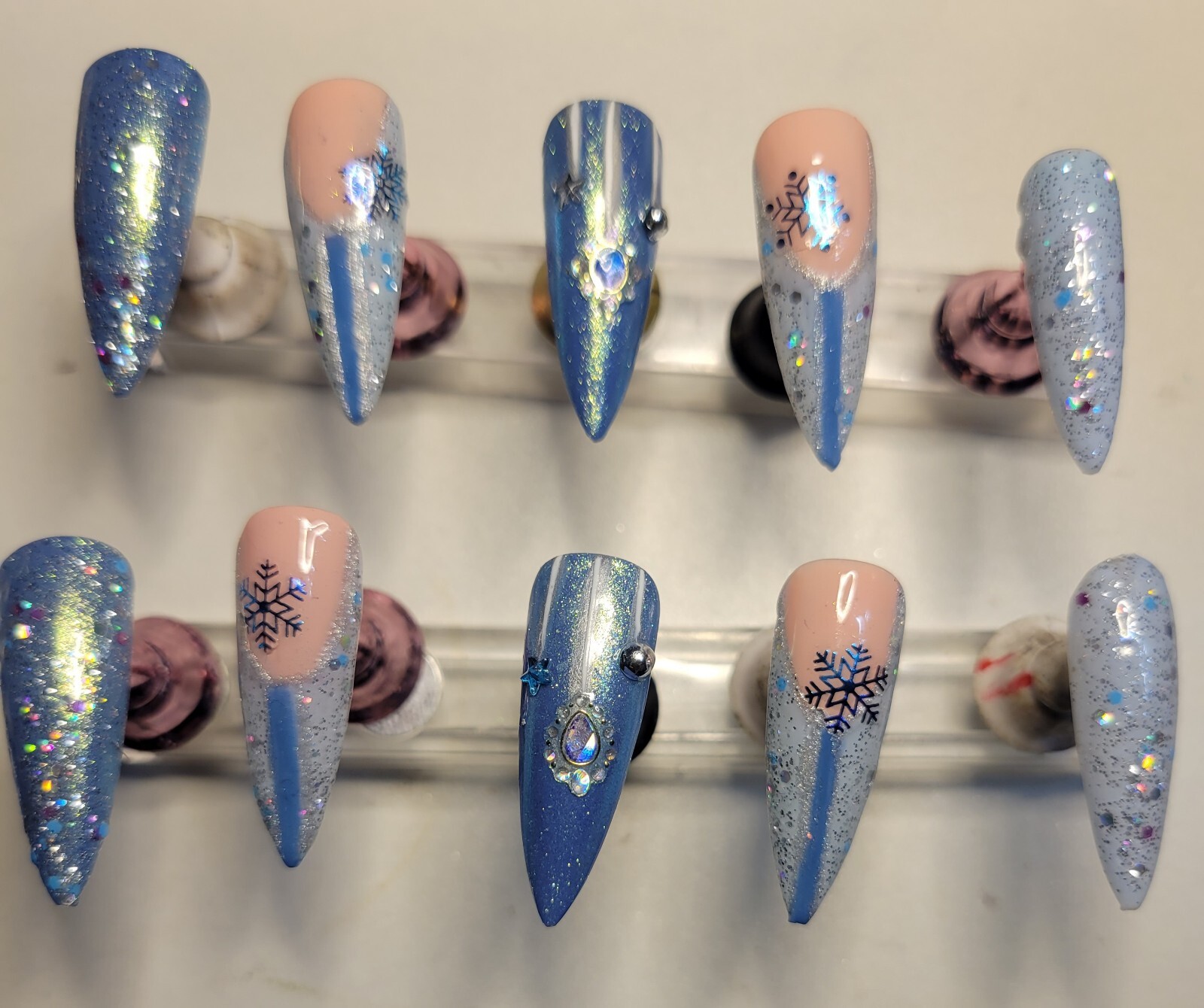 Glossy Press-On Nails with Strong Adhesive for Easy Application-image