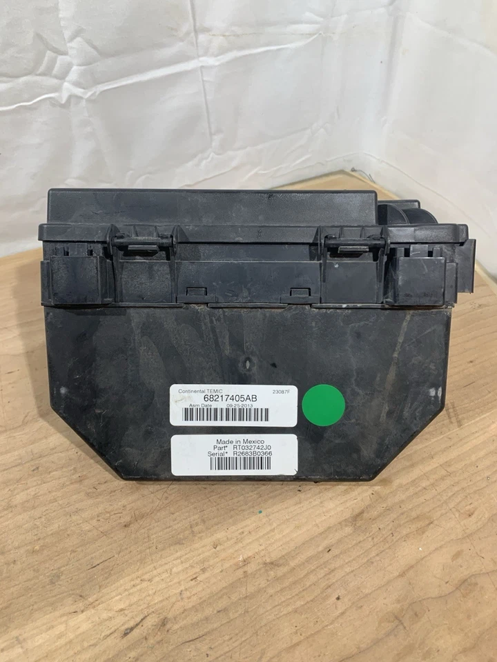 68217405AB / RT032742J0 TIPM Fuse Box 2014 Grand Caravan, Town&Country, Ram C/V Foto 2 de 4