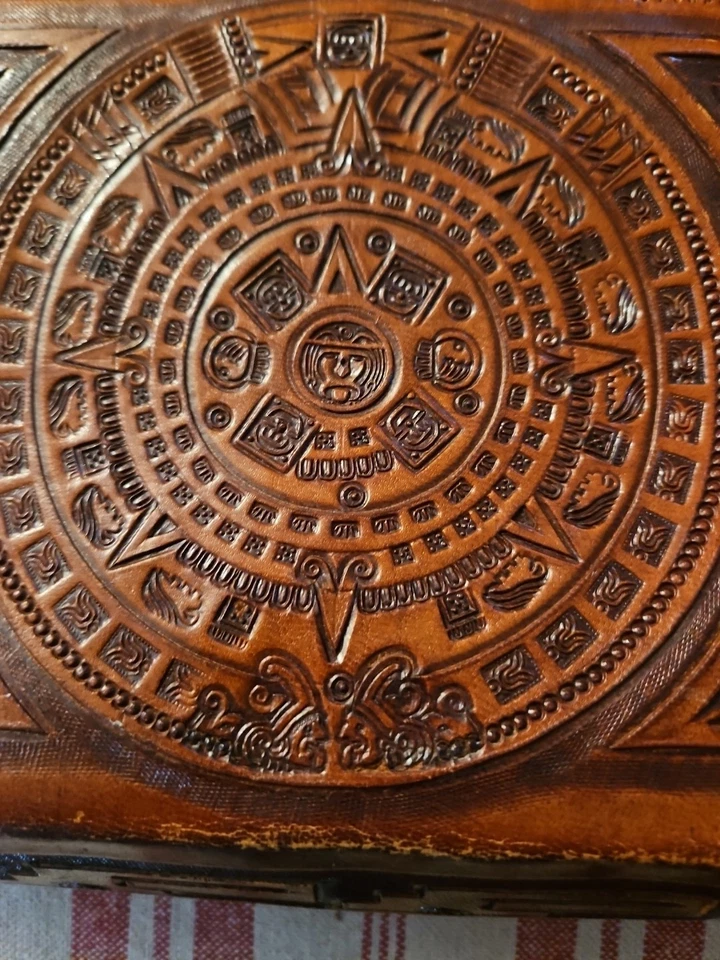 Bolso de mano de cuero genuino marrón mecanizado a mano de colección de los años 50 con diseño nativo americano, Foto 4 de 4