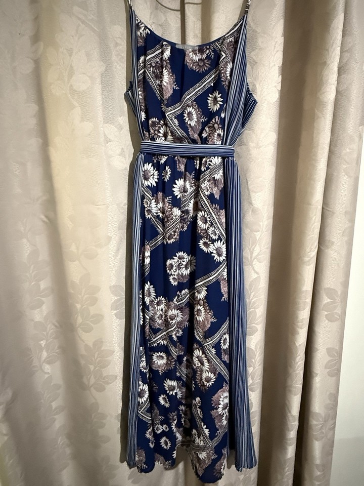 Katies Blue/White Floral Wrap Maxi Dress Size 18 V-Neck Strappy Chiffon Poly