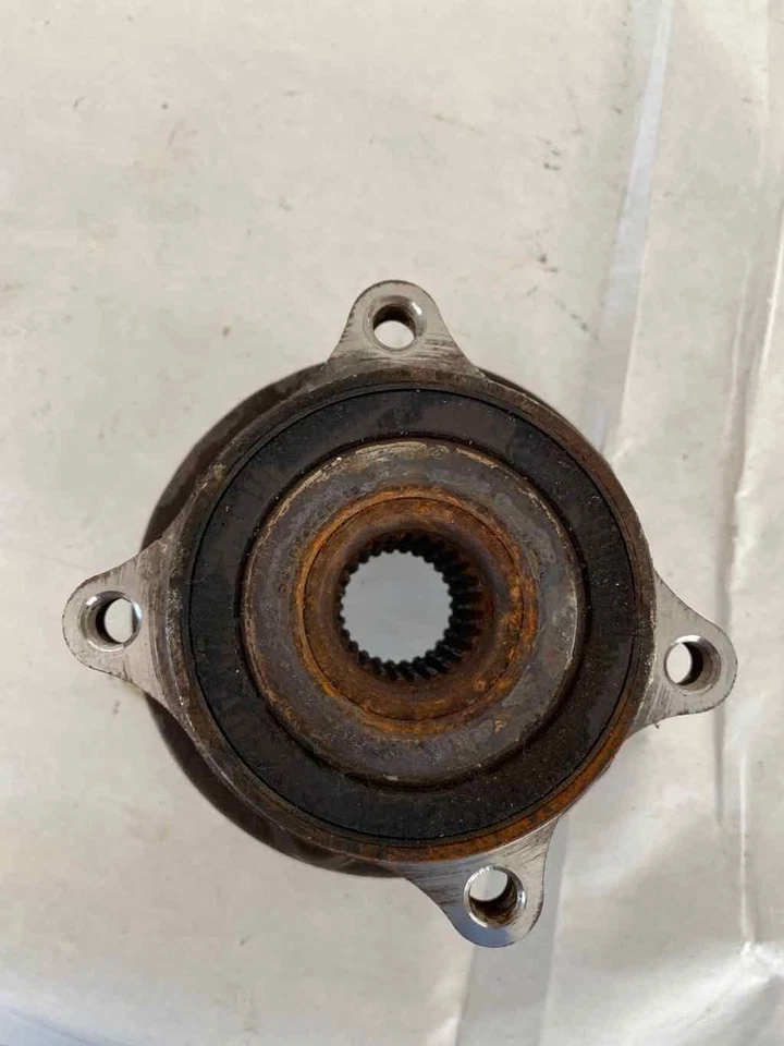 Toyota Prius 2010-2015 hatchback cojinete de cubo de rueda delantera lado del conductor izquierdo LH T Foto 2 de 4