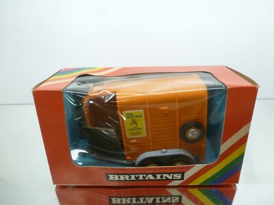BRITAINS FARM 9562 DOUBLE HORSE BOX TRAILER -ORANGE 1:32 - GOOD IN BOX