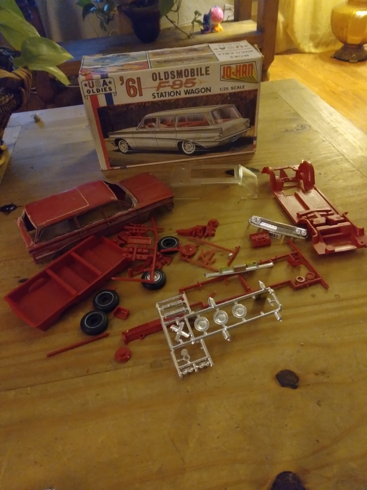 Johan Model Kit, 1961 Olsmobile F85 Station Wagon All Parts Complete