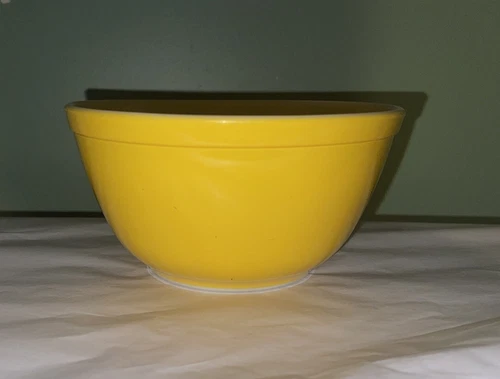 Vtg Mcm Pyrex  #402 Citrus Yellow 1.5 Qt Mixing Nesting Bowl  USA
