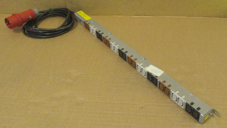 Fujitsu Power Distribution 24x Outlet 10A 240V PDU IEC C13 S26361-F2262-E31G - Image 4 of 4