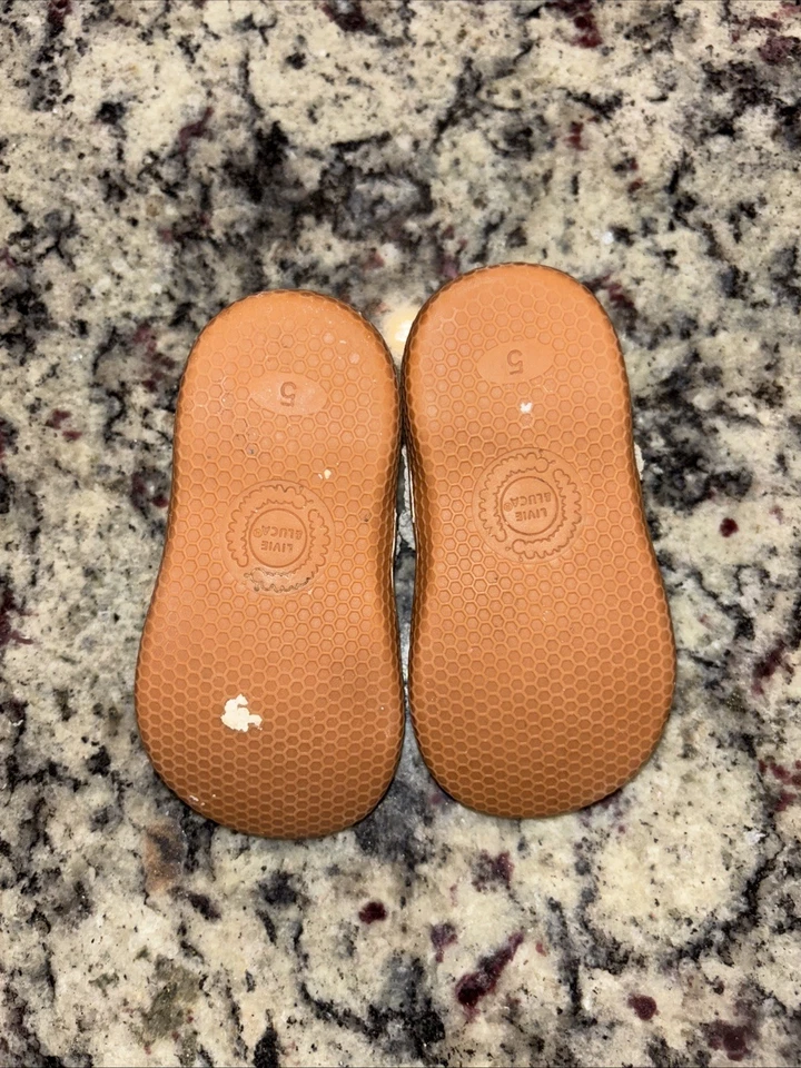 Livie and Luca RUCHE CLASSIC Mary Jane, White Pearl Size 5 - Image 4 of 4