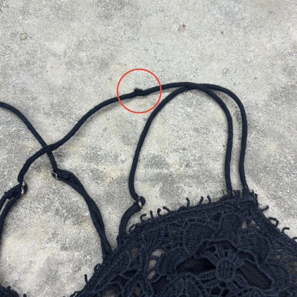 Sujetador corto Free People One Celine negro aterciopelado de encaje XS/S? Foto 3 de 4