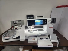 Bernina B 880 Plus Sewing/Quilting/Embroidery Machine + Stitch Regulator