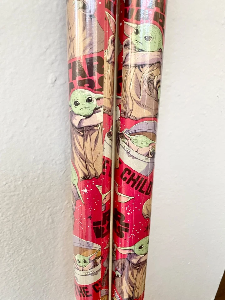 Papel de envolver de Navidad raro Mandalorian EL NIÑO Baby Yoda 20 pies cuadrados Star Wars Foto 2 de 4