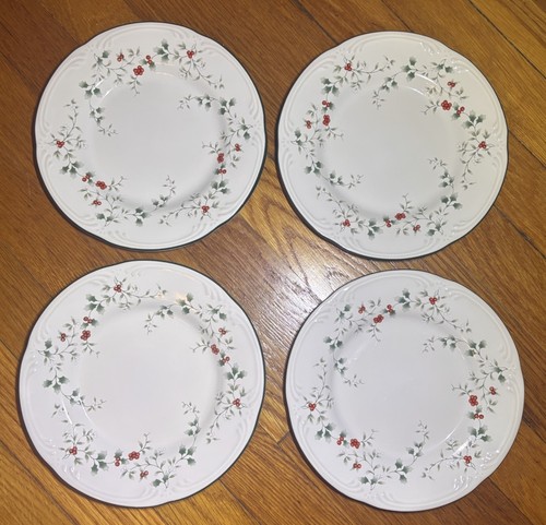 Set of 4 Pfaltzgraff Winterberry 8" Salad Sandwich Plates READ