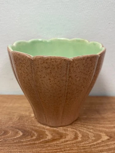 MCM Retro Red Wing Vintage Pot/Planter #M1610 Mint & Speckled Brown Glaze