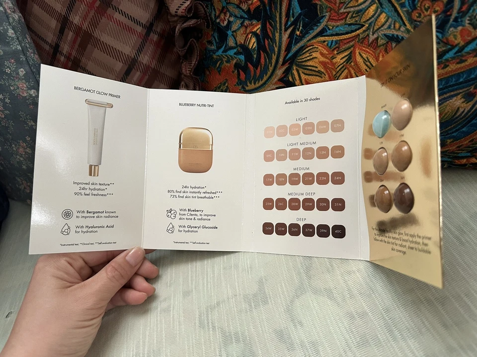 Tarjeta de muestra Dolce&Gabbana Blueberry Nutri-Tinte Hydra-Glow & Fresh Skin Tint Foto 4 de 4