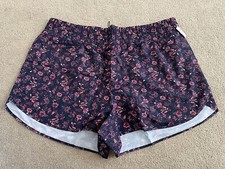 NWT old navy women  s 4X blue floral extra high waist dolphin hem run shorts 2.5  