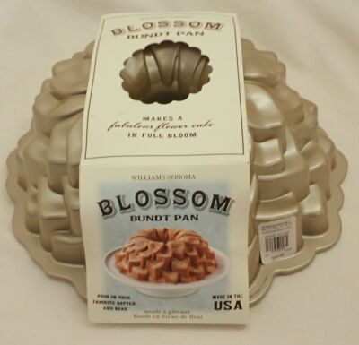 Nordic Ware Blossom Bundt Pan Made of Cast Aluminum Nonstick