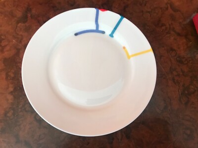 Ein 2014 Künstlerteller Designer Anonymous Tusche auf weißem Bone China für Tate 7,5 Zoll