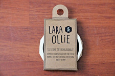 LARA & OLLIE SILICONE TEETHING BANGLE.
